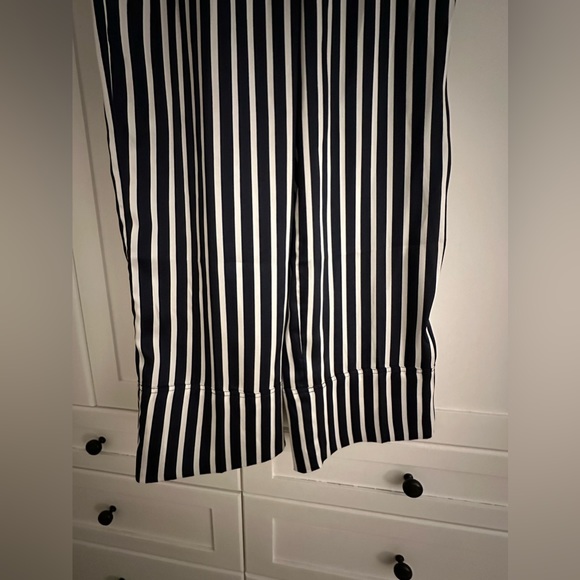 JCREW Pull-On Cropped Striped Pants. Navy Blue Stripes. Size 2. NWOT! - Picture 9 of 11